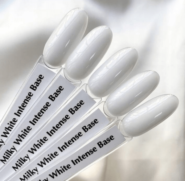 Baza hybrydowa Komilfo Milky White Intense 15 ml